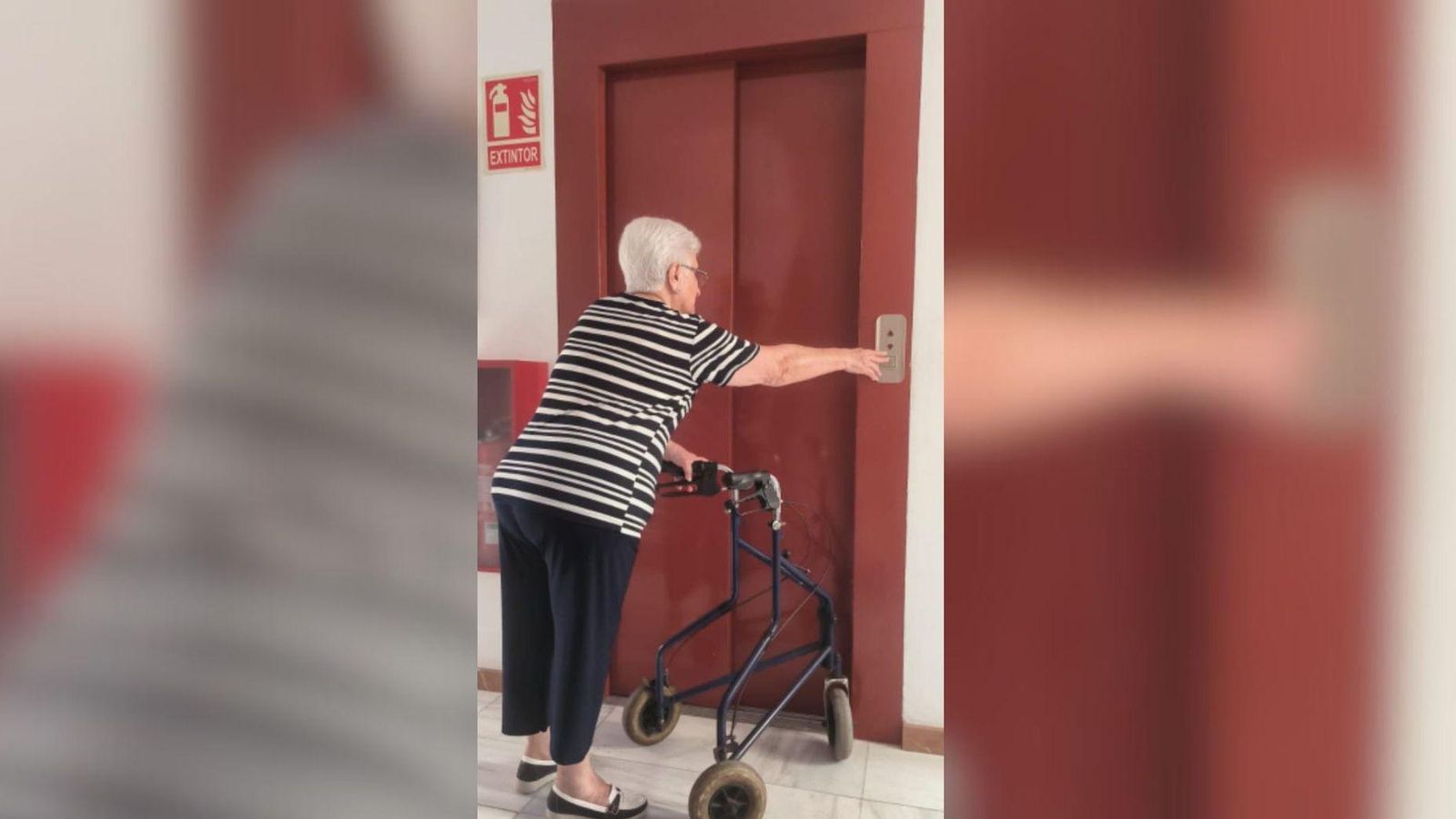 Dolores Ruiz, una vecina de 80 años que camina con andador