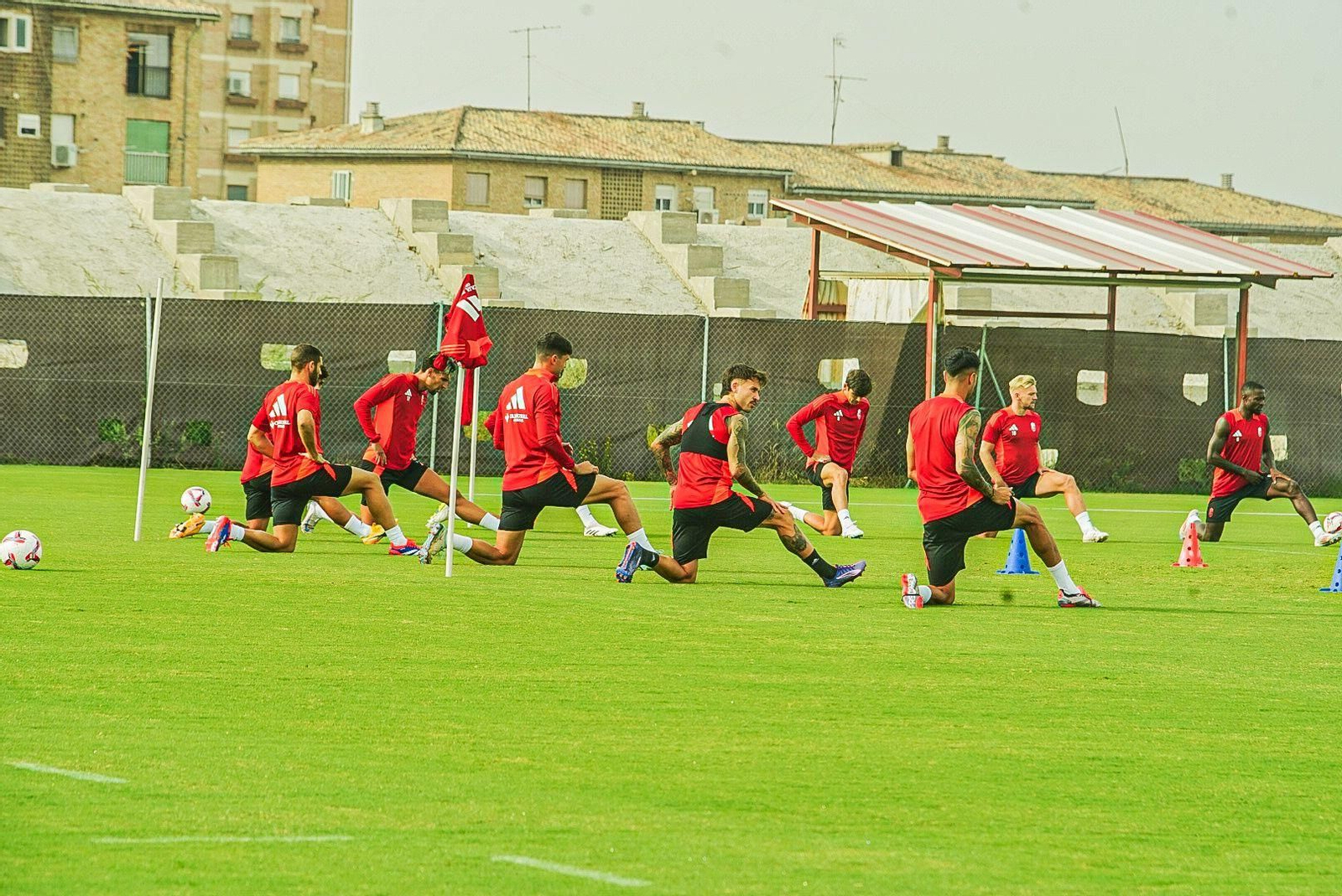 El primer entrenamiento de Fran Escribá en imágenes