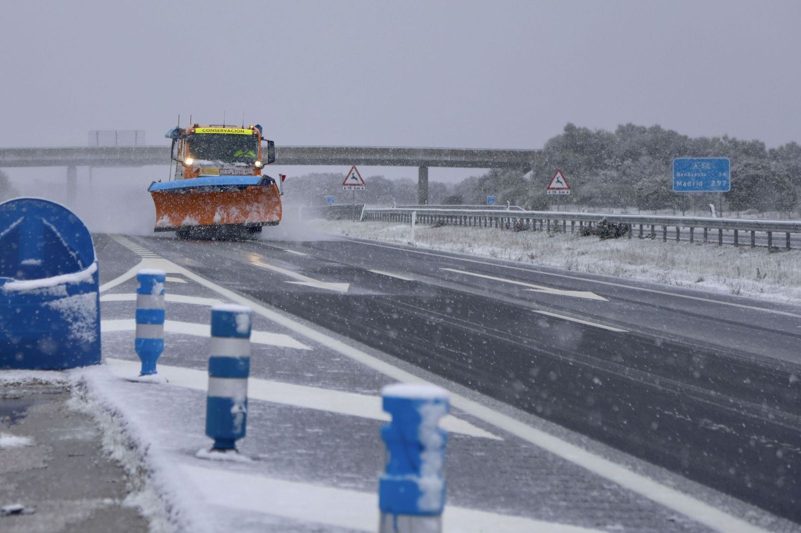 La nieve tiñe de blanco en norte de España