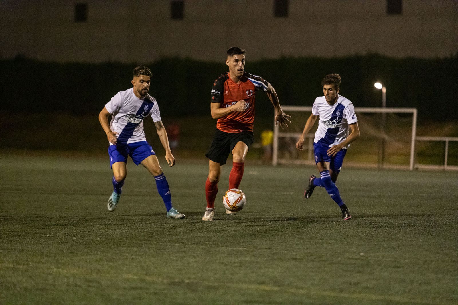 Cartaya y Recreativo, durante el amistoso de pretemporada en el Trofeo Platero.