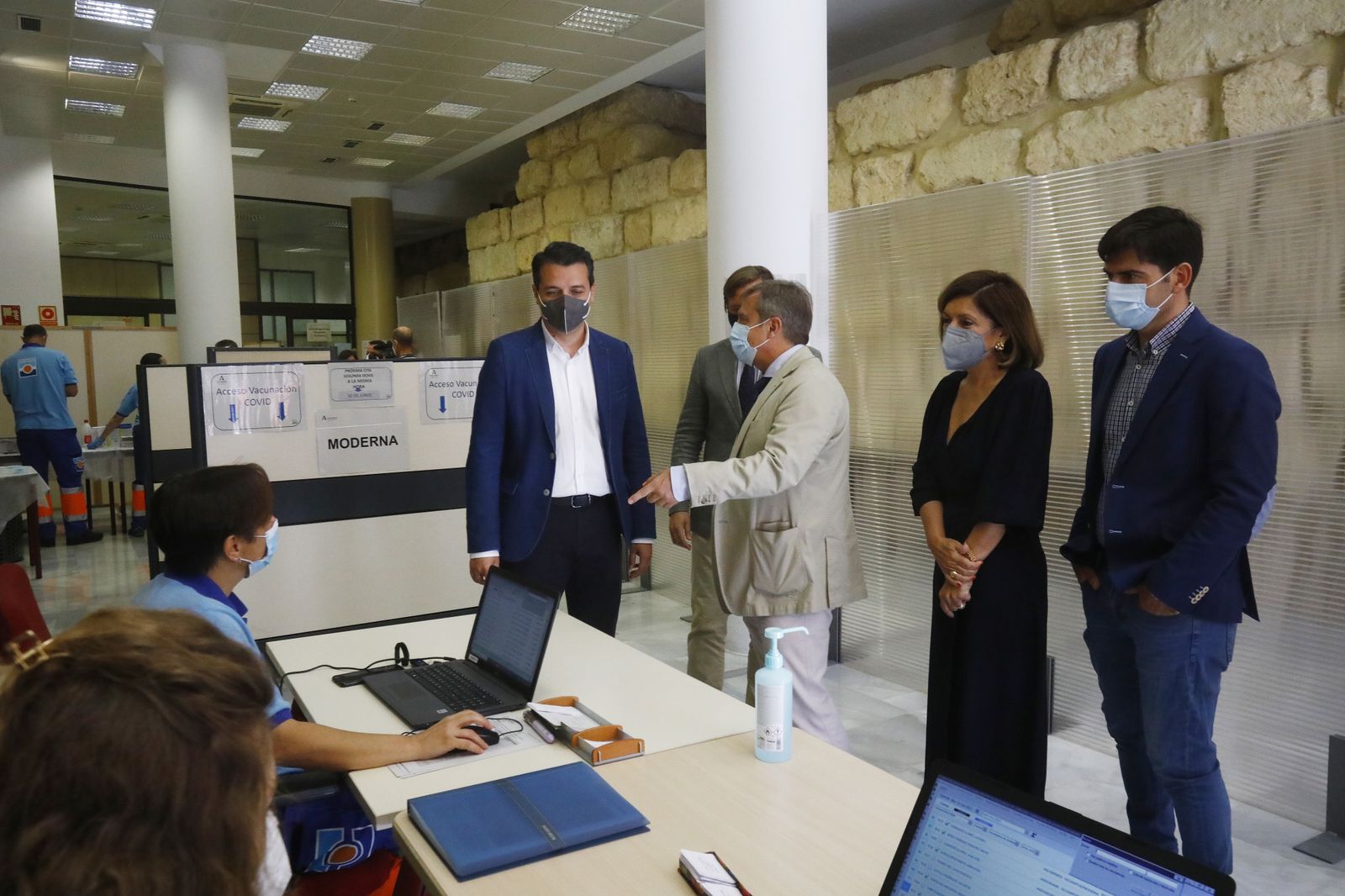 La vacunación contra el coronavirus en el Ayuntamiento de Córdoba, en imágenes