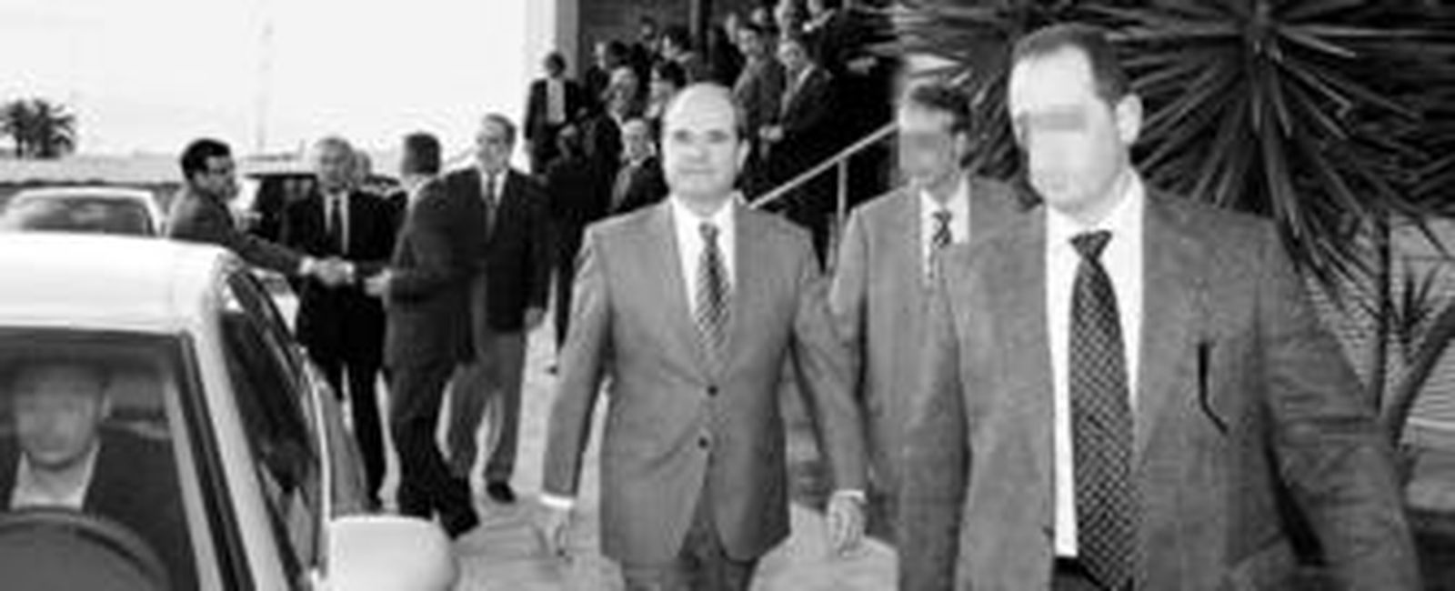 El presidente del PP-A, Javier Arenas junto a Antonio Sanz y Juan Ignacio Zoido.