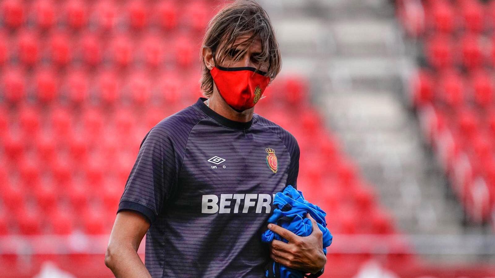 Dani Pendín, con mascarilla en un entrenamiento.