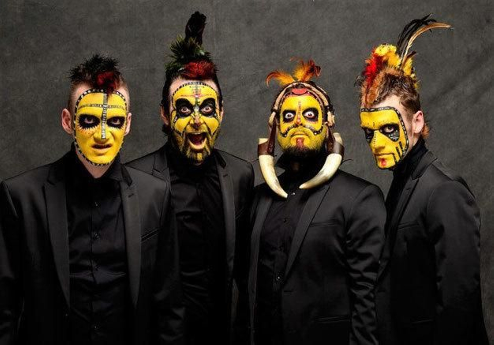 Componentes del grupo Primitals, de la compañía Yllana Teatro.