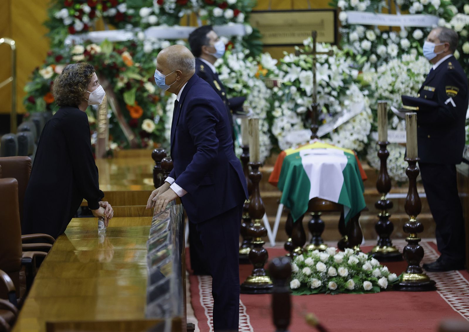 Las imágenes de la capilla ardiente de Manuel Clavero en el Parlamento de Andalucía