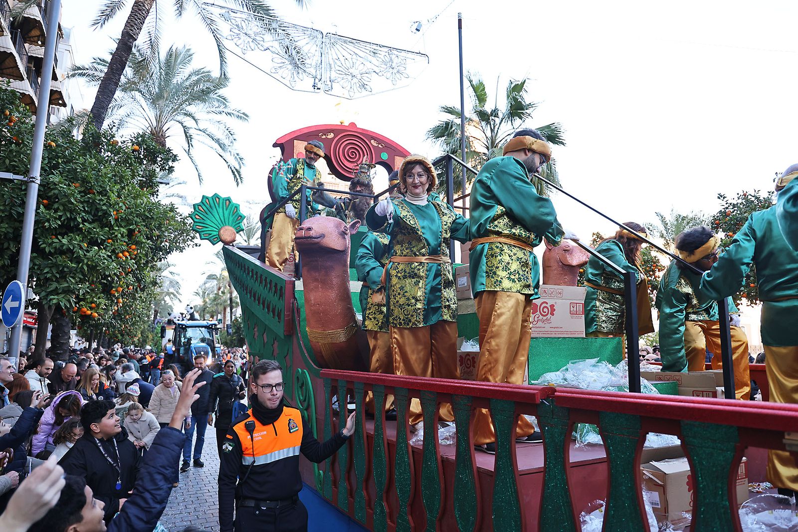 Las mejores fotografías de la salida y recorrido de la cabalgata de Reyes Magos 2026