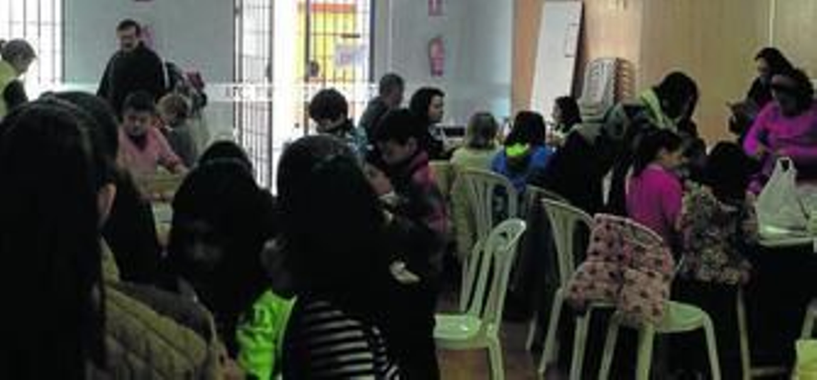 Los participantes en el taller de máscaras.