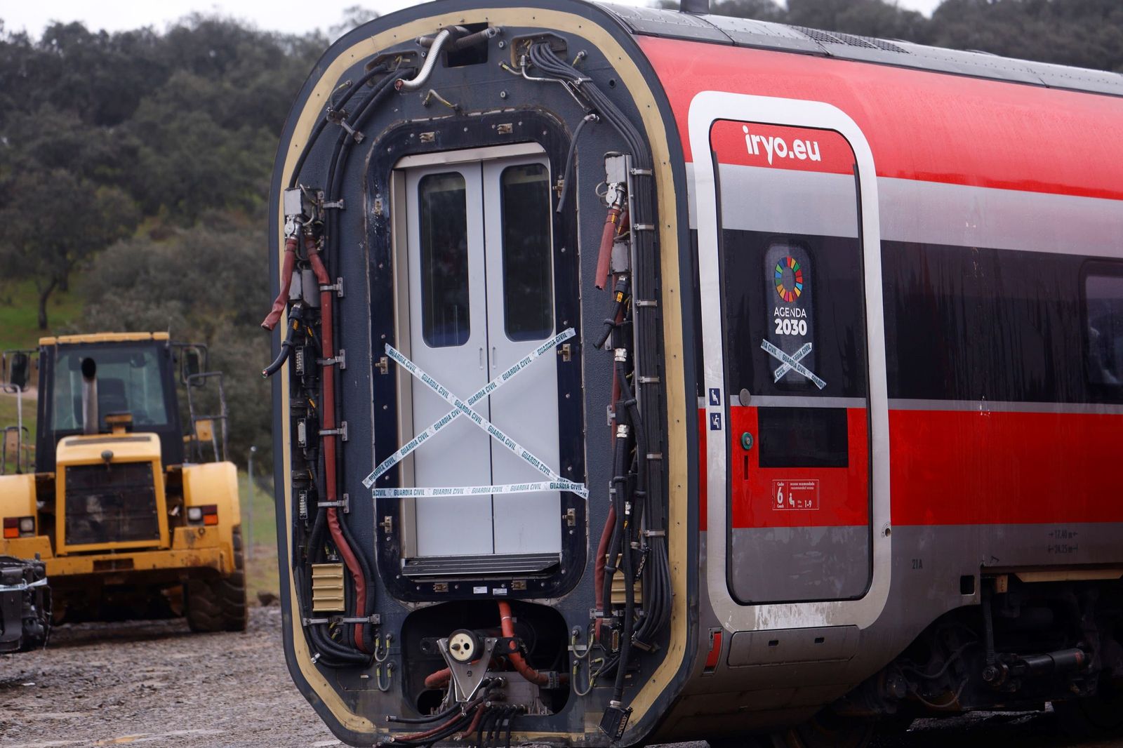 Retirados de las vías los últimos restos del tren Alvia siniestrado en Adamuz, en fotos