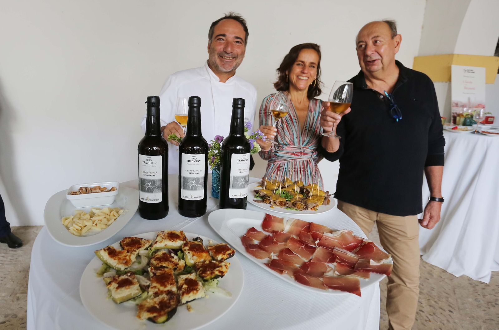 Helena Rivero, junto a Rafa Vega y Angelo Marino.