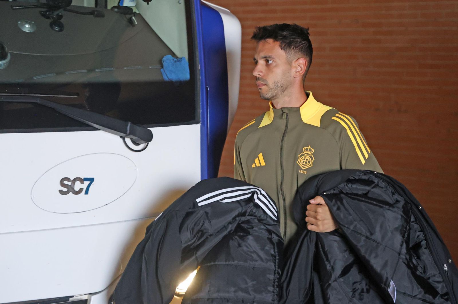 Imágenes de la salida en autobús del Recreativo de Huelva hacia Madrid