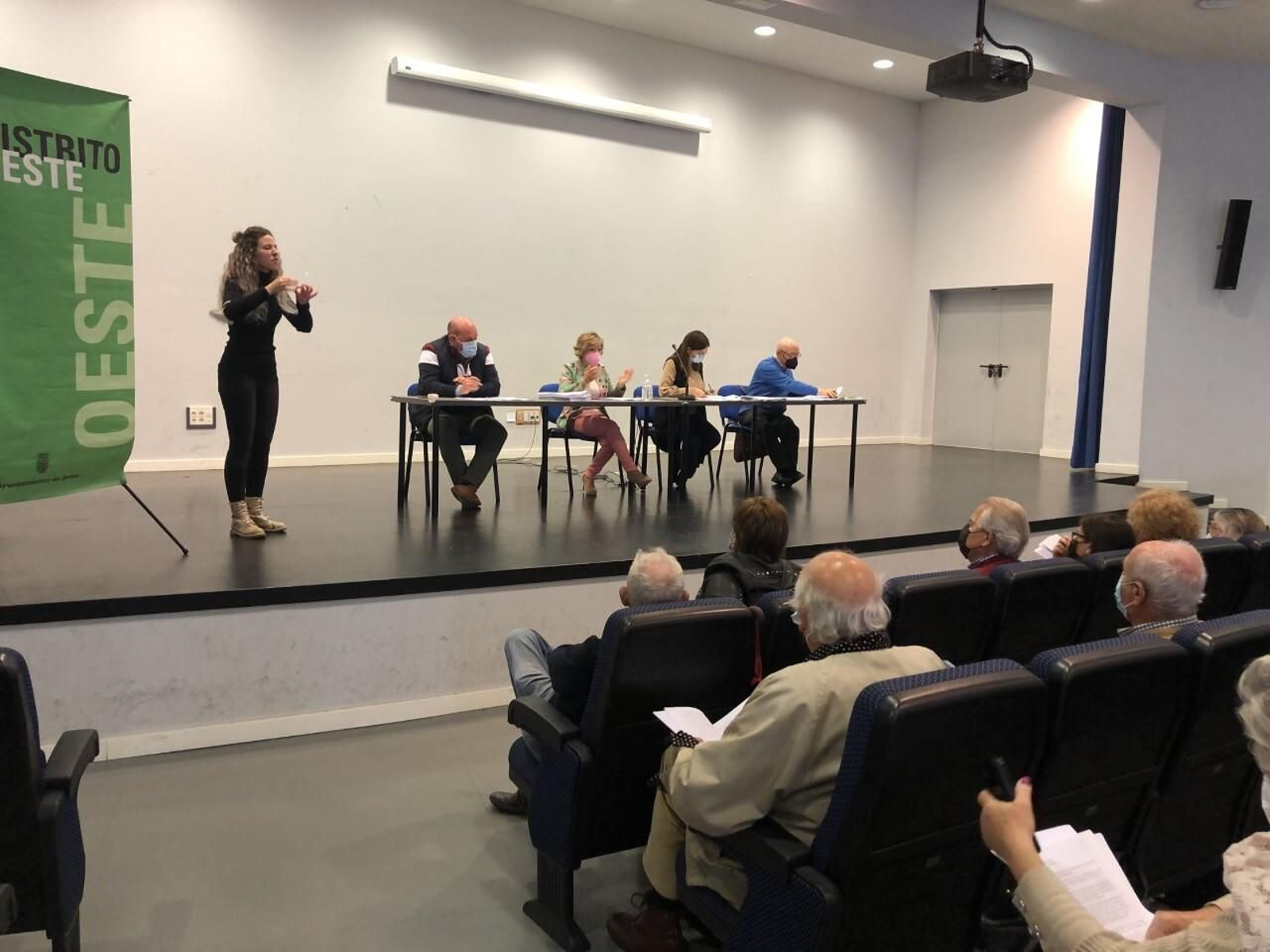 Carmen Collado, ha presidido el pleno del Consejo Local de las Personas Mayores. Carmen Collado, ha presidido el pleno del Consejo Local de las Personas Mayores.