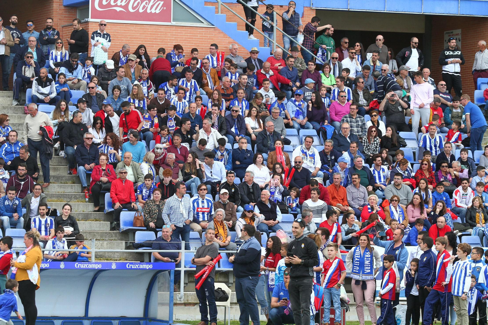 Ambientazo en las gradas del Recreativo de Huelva y el San Fernando