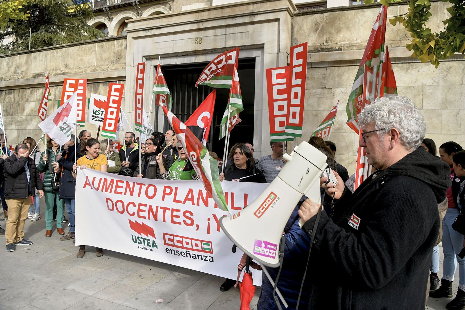 Los sindicatos USTEA y CCOO piden un incremento de la plantilla docente.