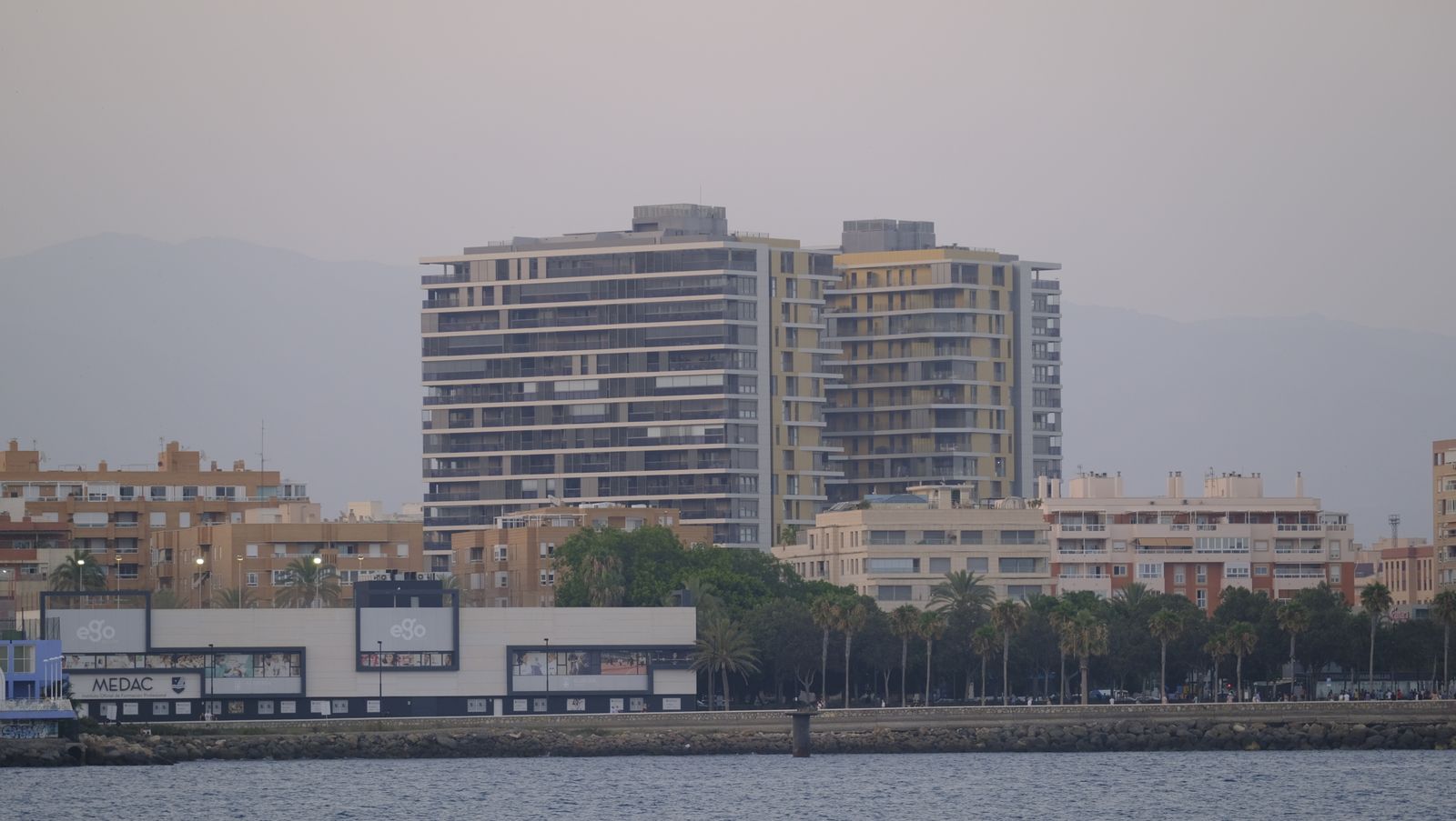 Atardecer en el Faro, organizado por la Autoridad Portuaria de Almería