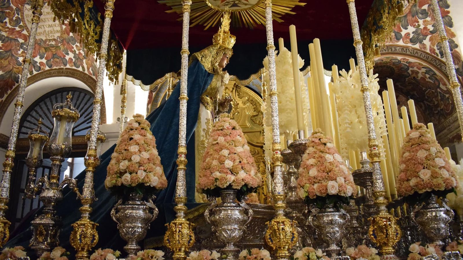 Paso de palio del a Virgen de la Santa Faz.