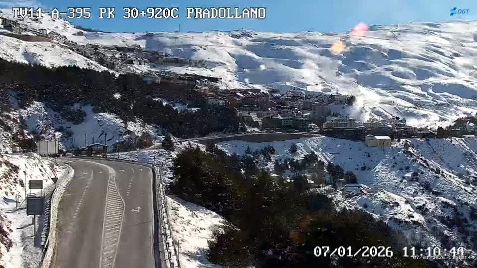 Imágenes de la DGT de Pradollano esta mañana.