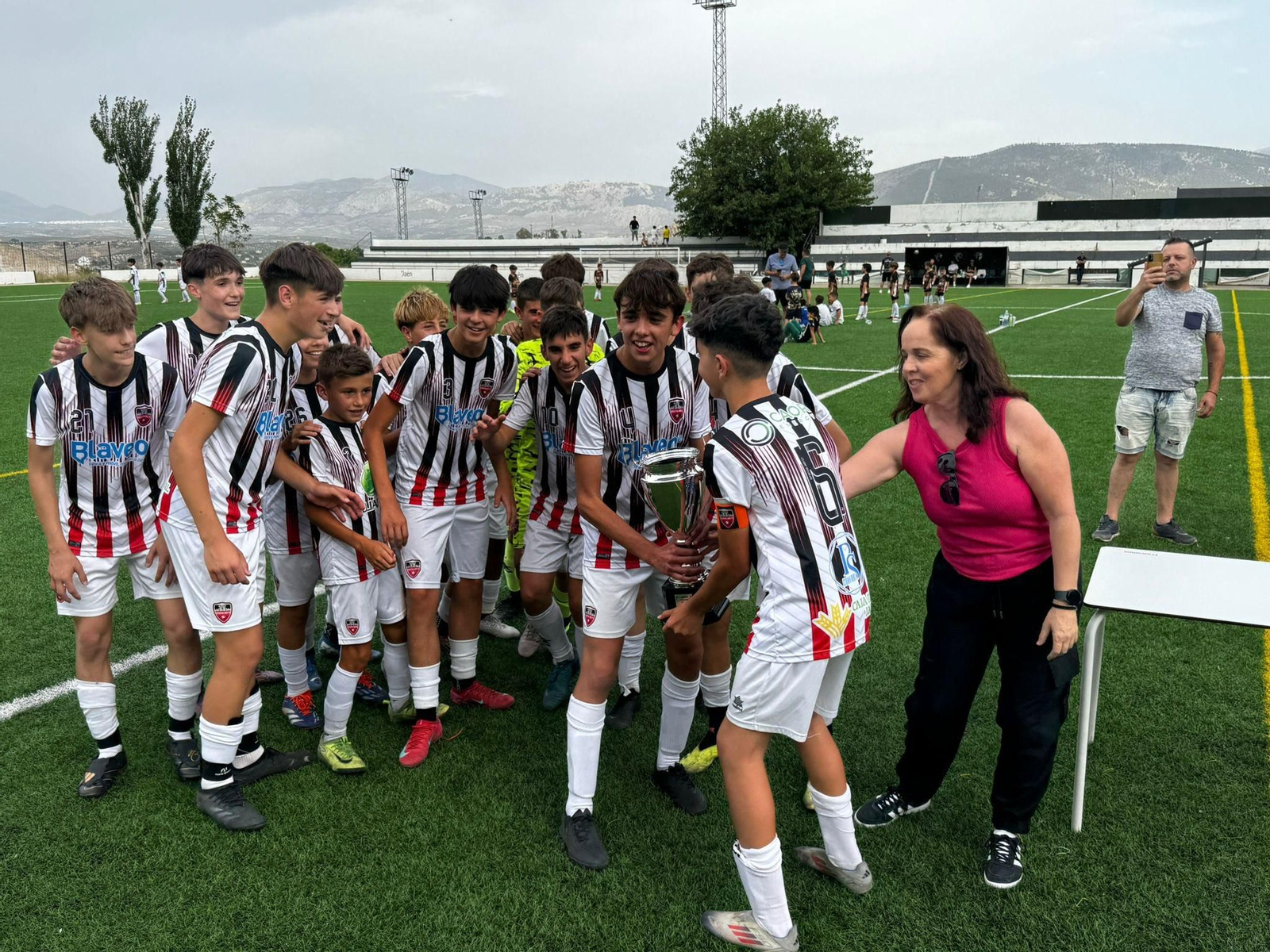 Fiesta del fútbol base en los Trofeos Antoñete y Didi, en imágenes Fiesta del fútbol base en los Trofeos Antoñete y Didí, en imágenes