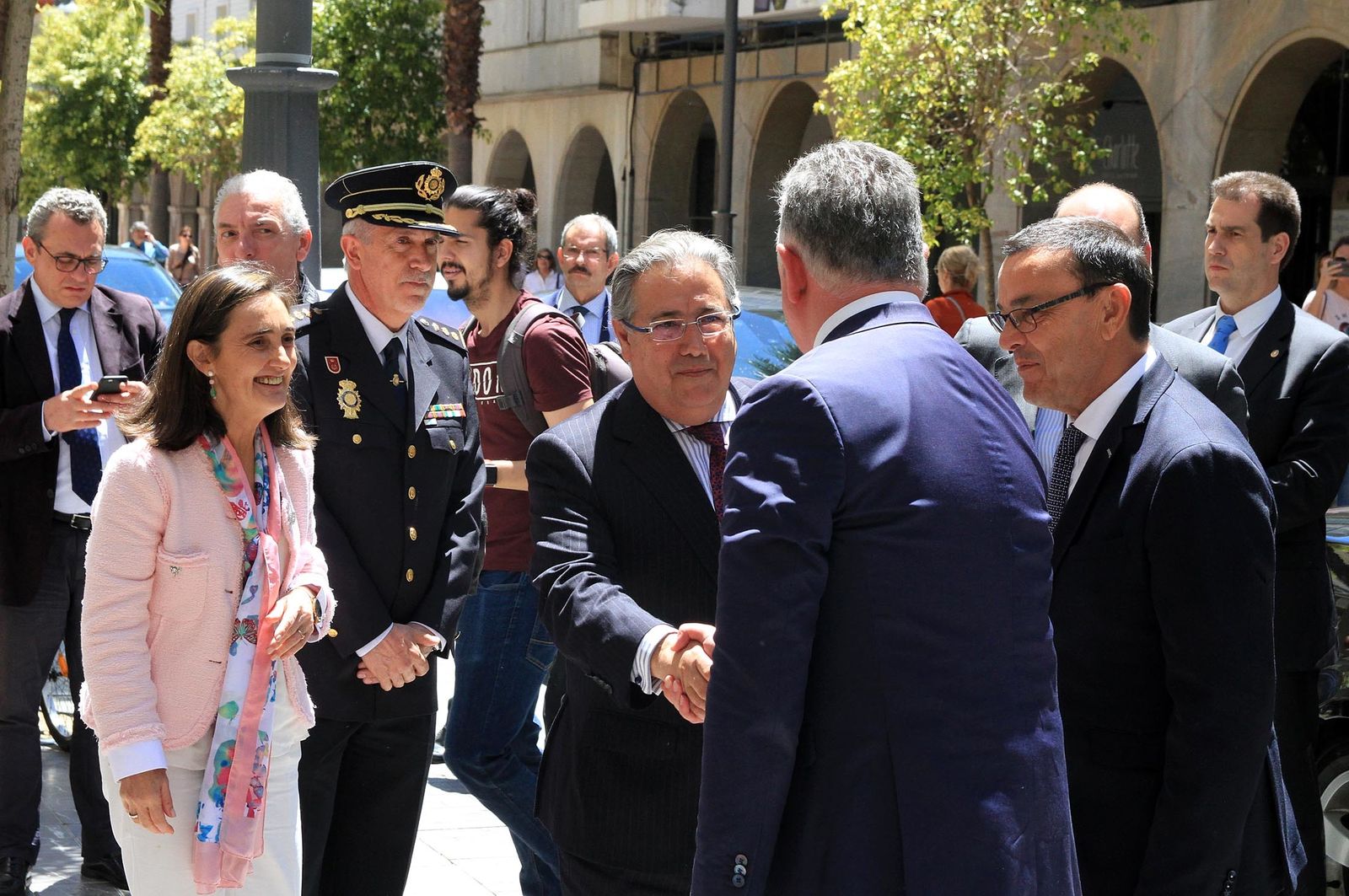 Juan Ignacio Zoido, ministro del Interior, presenta en la Comandancia de la Guardia Civil la nueva versión de AleryCops y el dispositivo del Rocío y posteriormente acude a la Diputación de Huelva para visitar la exposición sobre el terrorismo, en imágenes