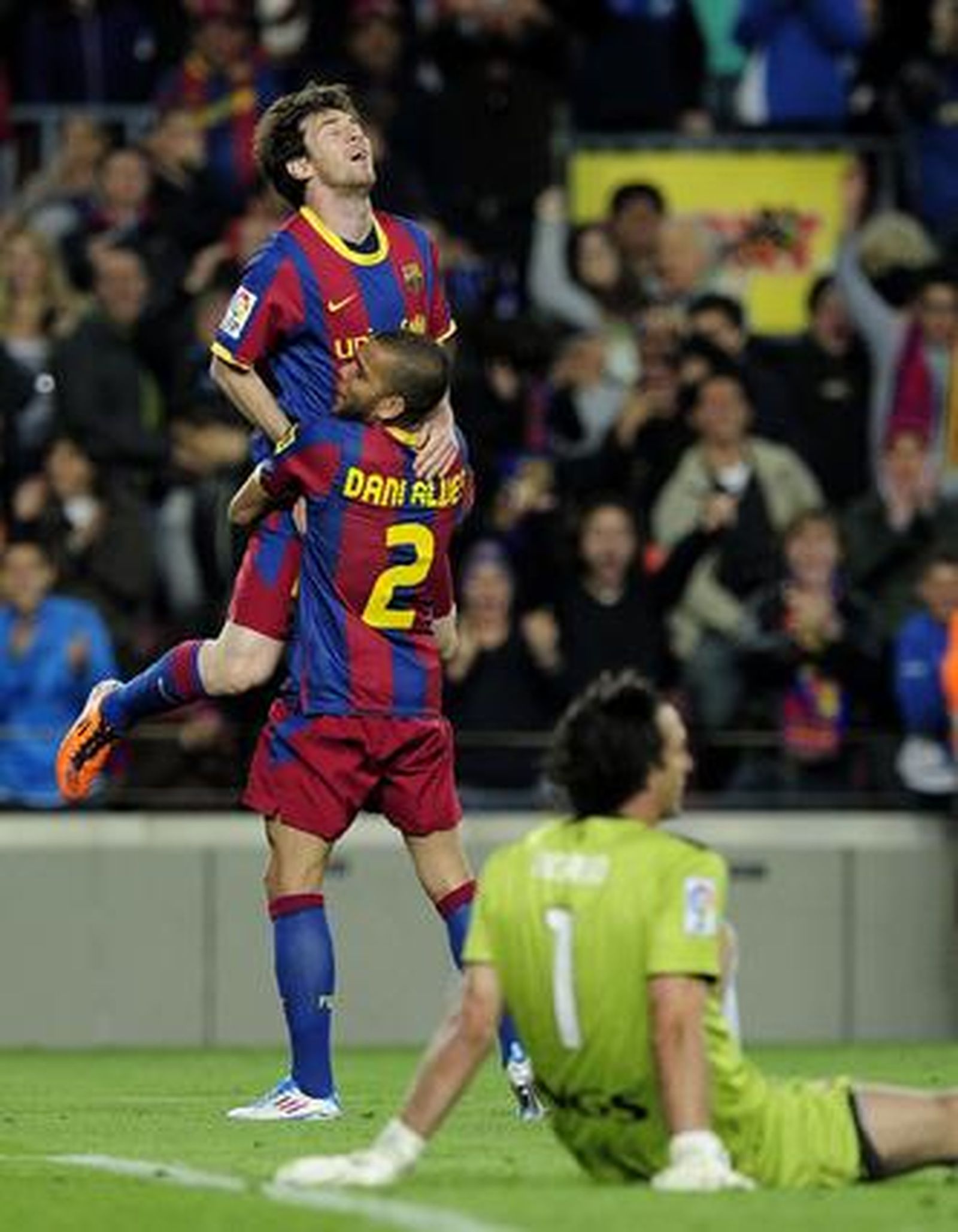 El Barcelona gana con facilidad a Osasuna (0-2) en el Camp Nou. / AFP