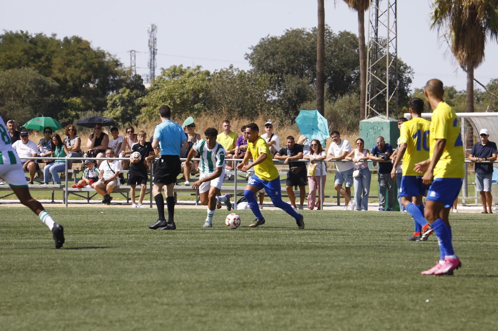 Las mejores fotos del duro estreno del Córdoba B ante el Conil en Tercera RFEF