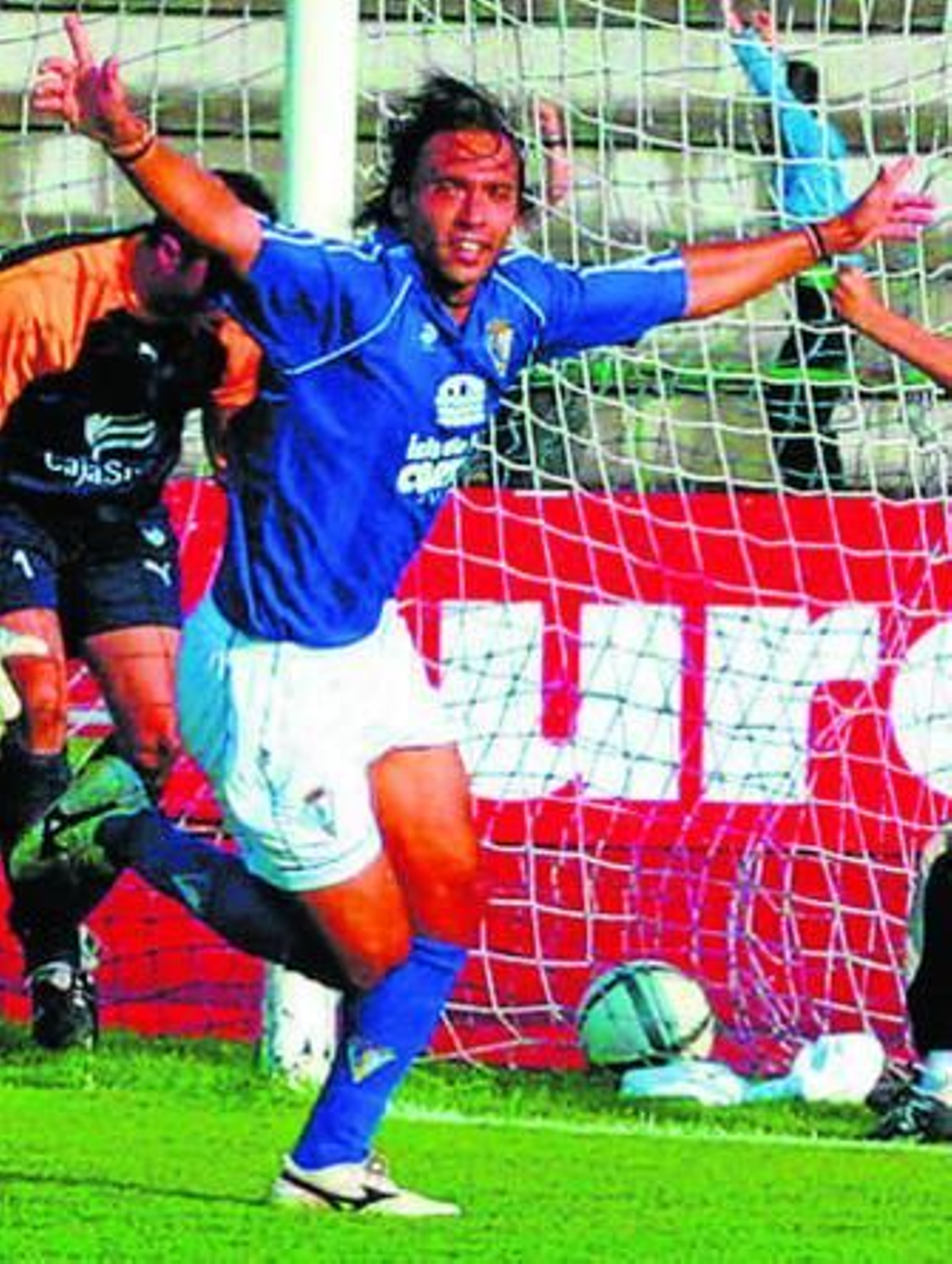 Iván Guerrero celebra uno sus goles con el San Fernando.