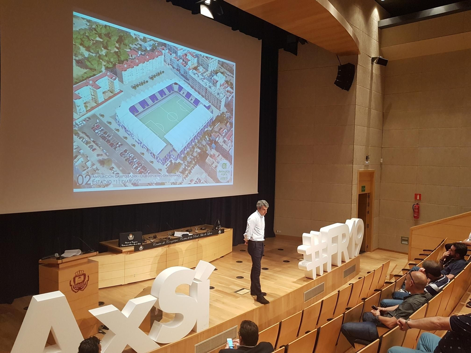Fran Romero, en la presentación de su propuesta de estadio para el San Fernando CD.