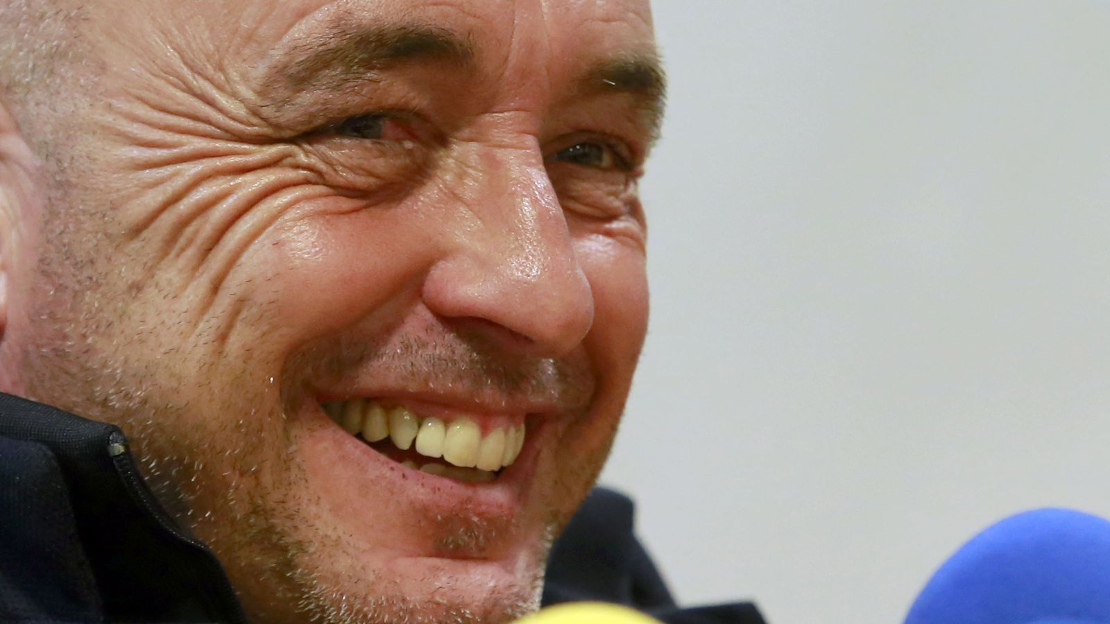 Uribe, sonriente en la rueda de prensa de Chapín.