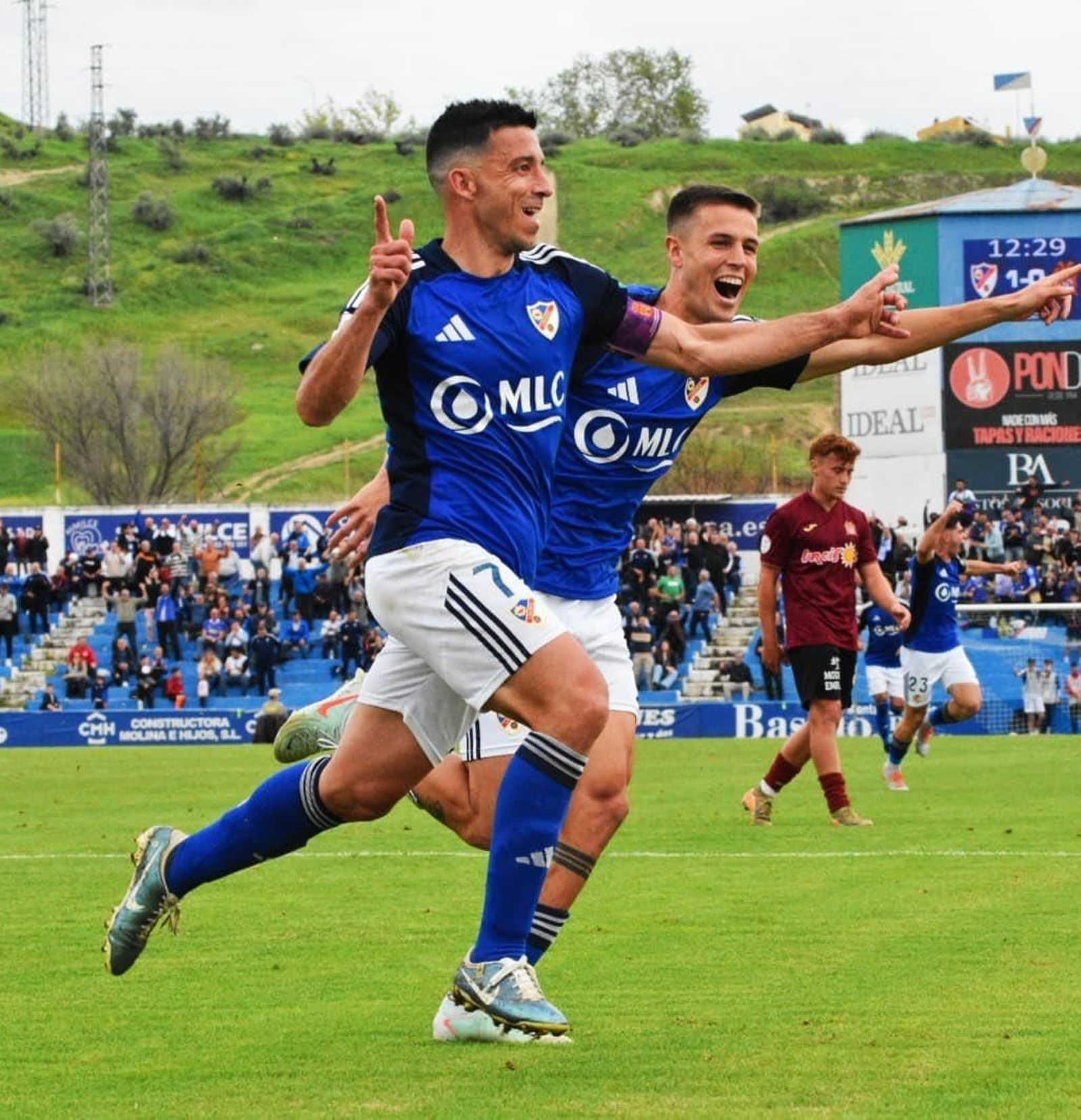 El exbalono Hugo Díaz celebra uno de sus goles frente al Águilas