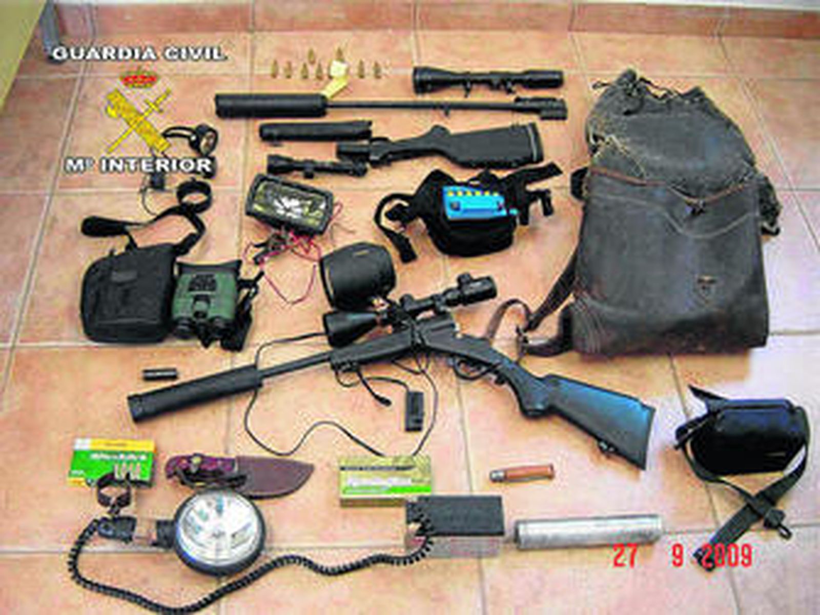 Material de caza incautado en la operación de la Guardia Civil.