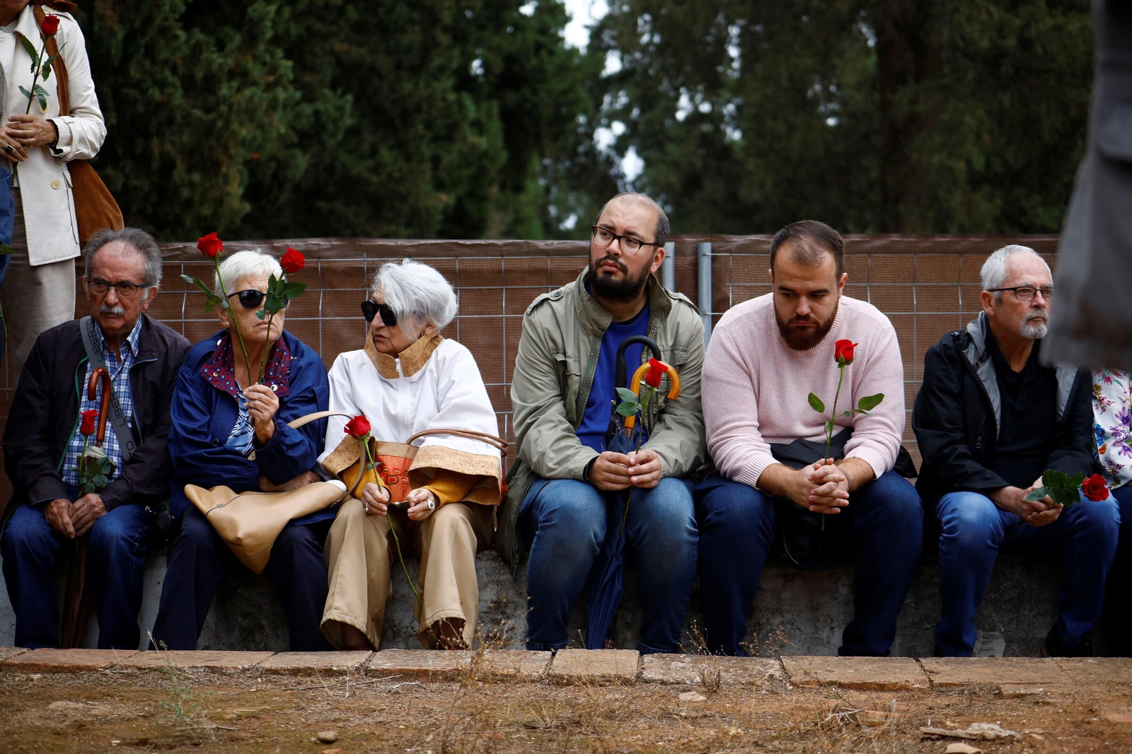 El acto de homenaje previo a las exhumaciones de las fosas en la Salud, en imágenes