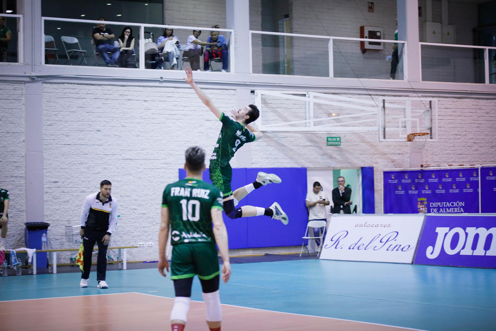 Imágenes del Unicaja Almería frente al conjunto valenciano de voleibol