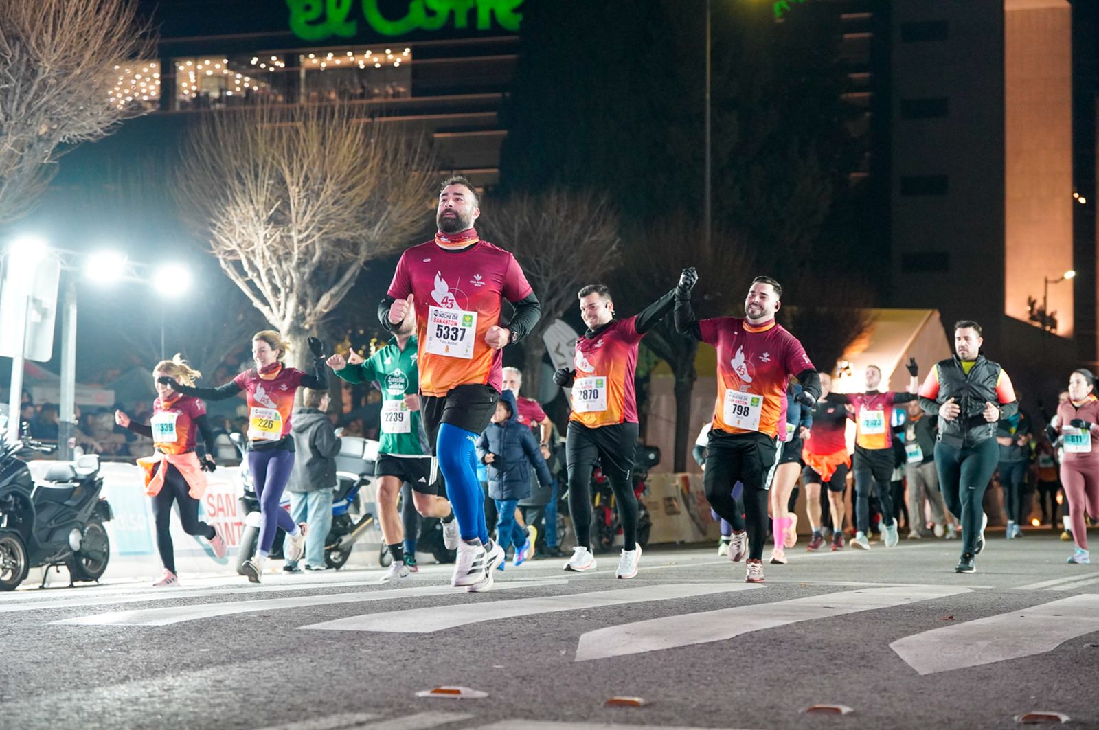 En imágenes: búscate en tu llegada a meta de la Carrera de San Antón 2026 (17)
