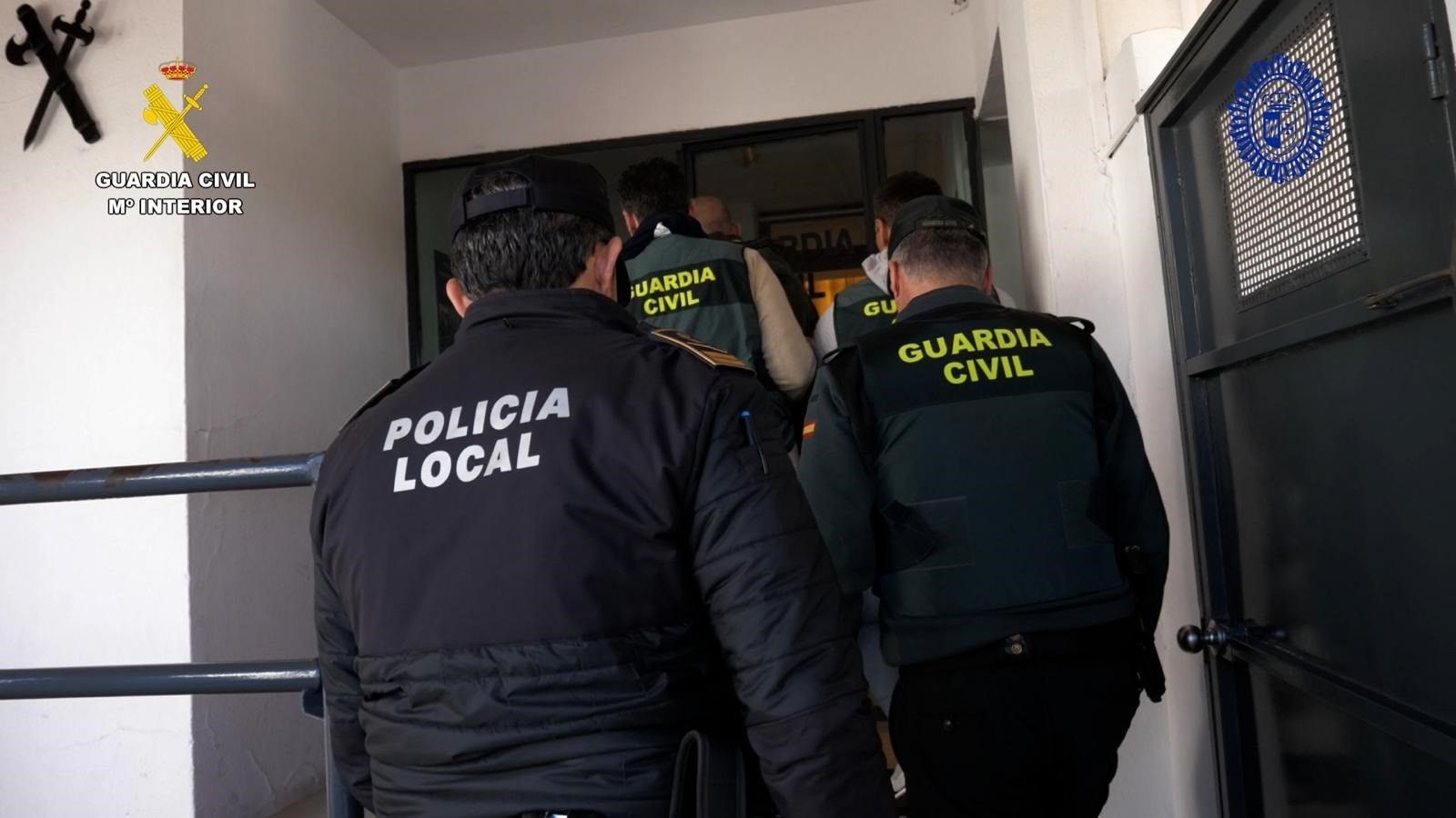 Agentes de la Guardia Civil y de la Policía de Los Alcores