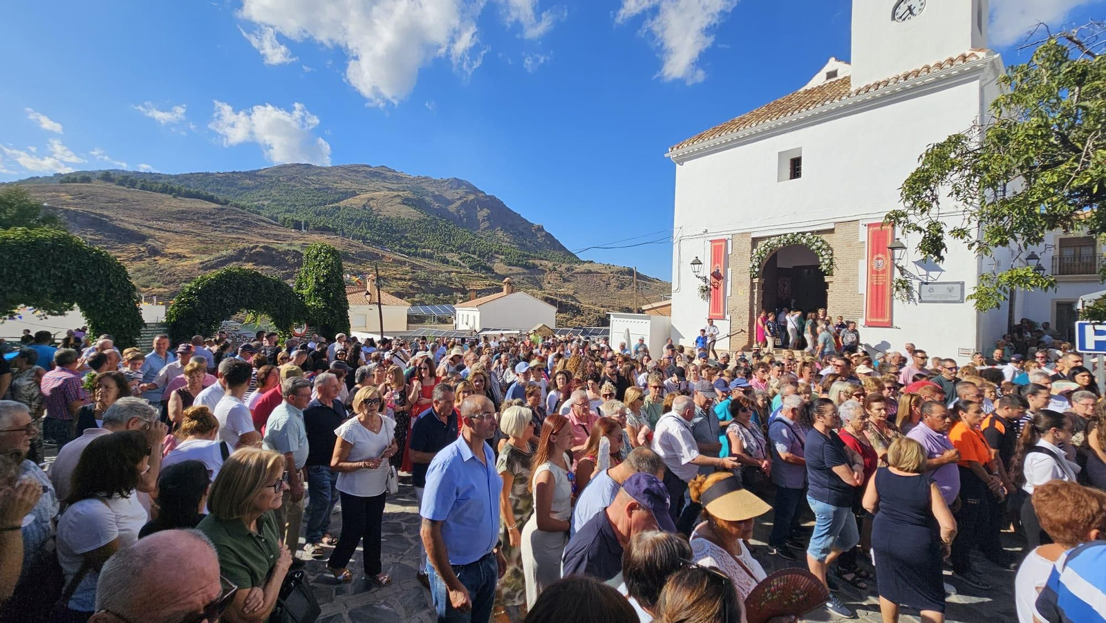Así ha sido la salida procesional del Santo Cristo del Bosque en Bacares