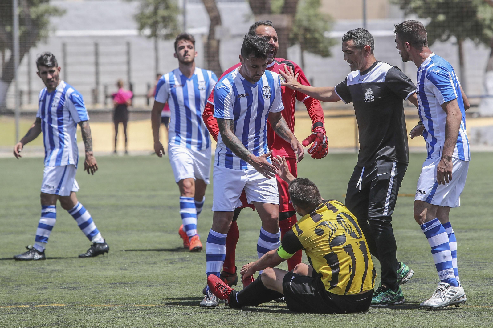 Imágenes de la trifulca entre jugadores del Bazán y el Jerez Industrial