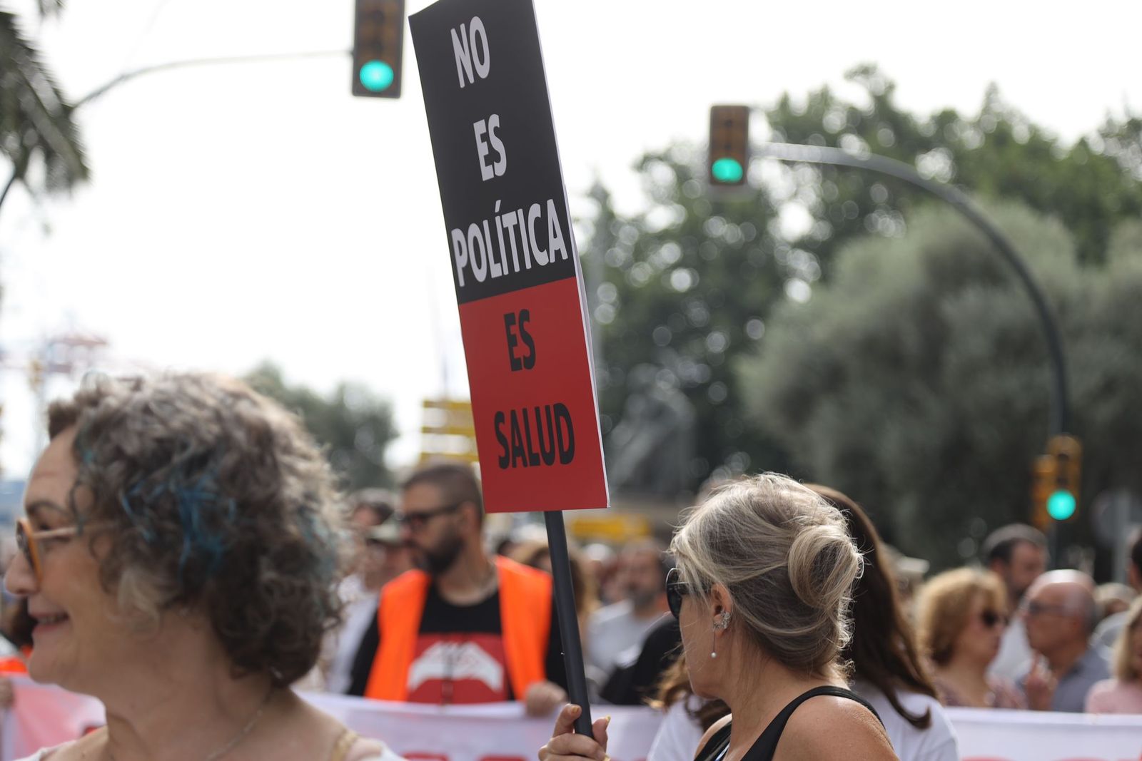 Todas las fotos de la manifestación en Málaga contra el "deterioro" de la sanidad pública
