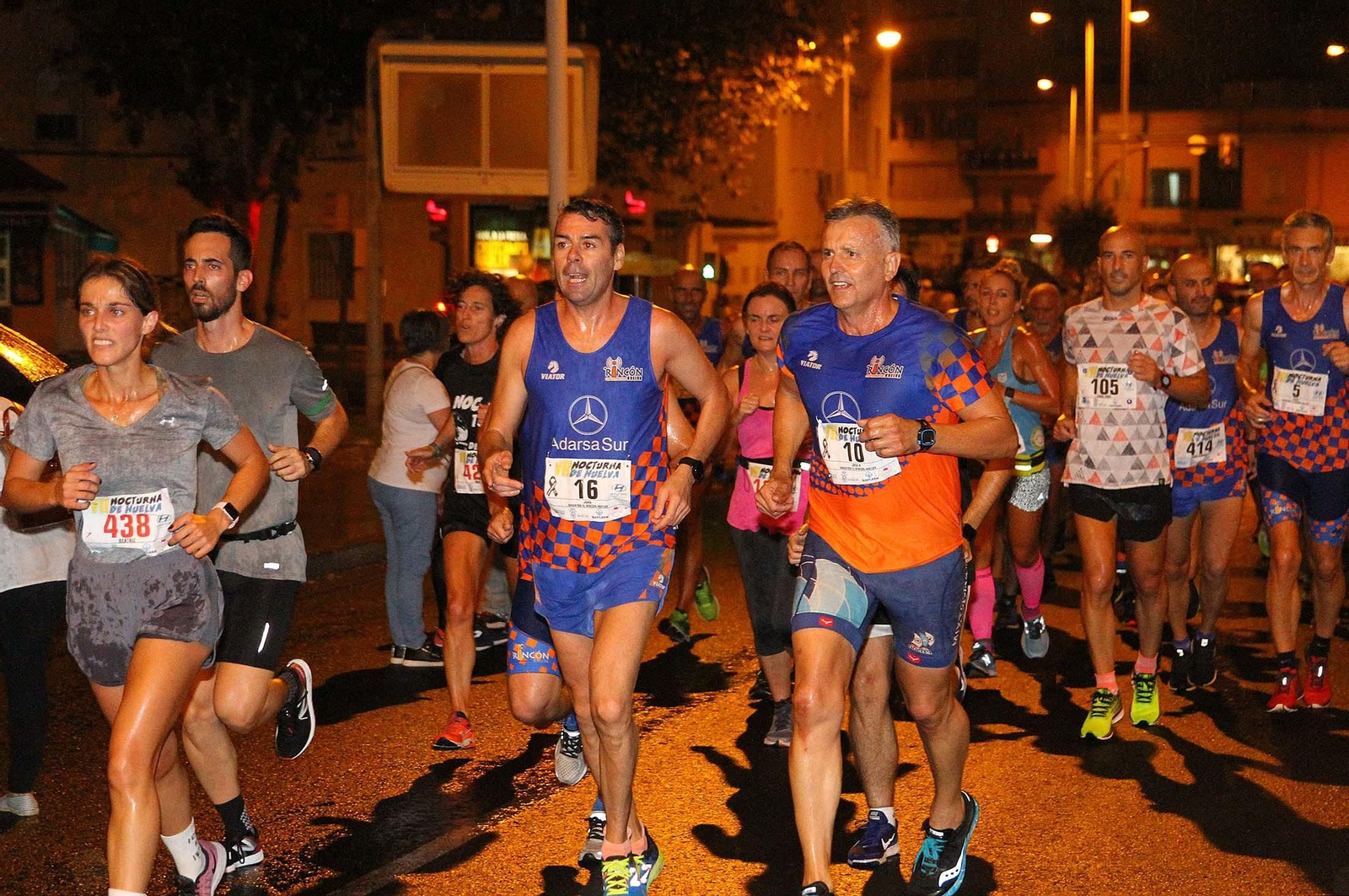 La VII Carrera Nocturna de Huelva en imágenes