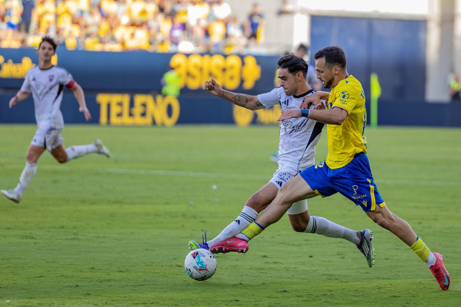 Tabatadze en una acción del Cádiz-Albacete.