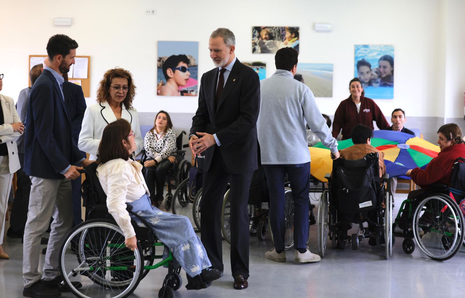 La visita de Felipe VI al centro ASPACE Sevilla, en imágenes