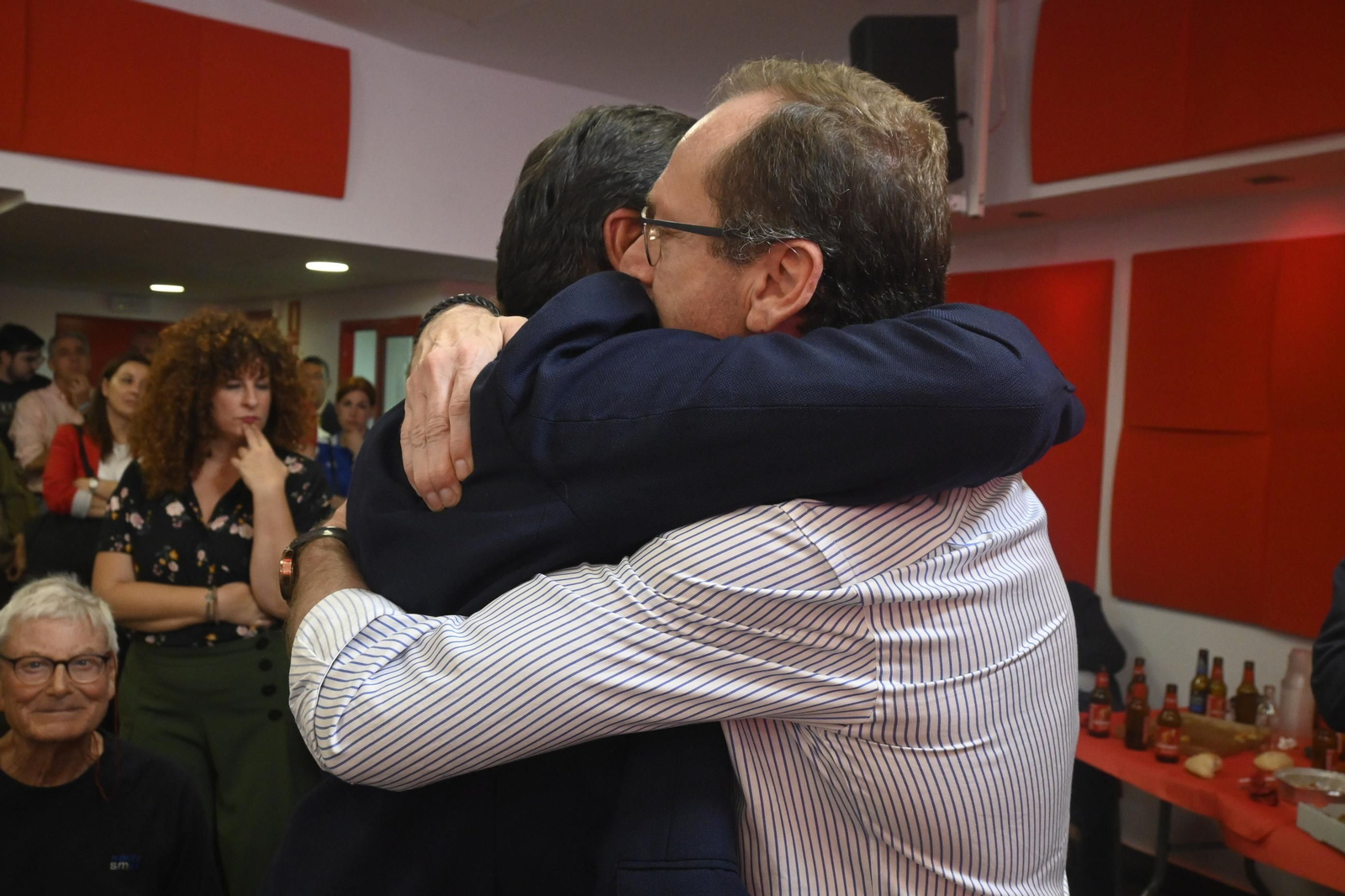 Imágenes del PSOE tras las elecciones municipales en Huelva