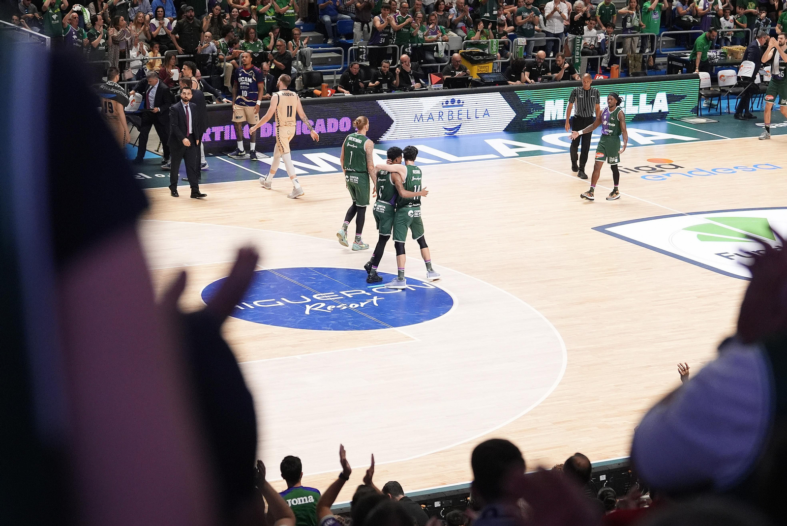 El Unicaja festeja ante el UCAM Murcia.