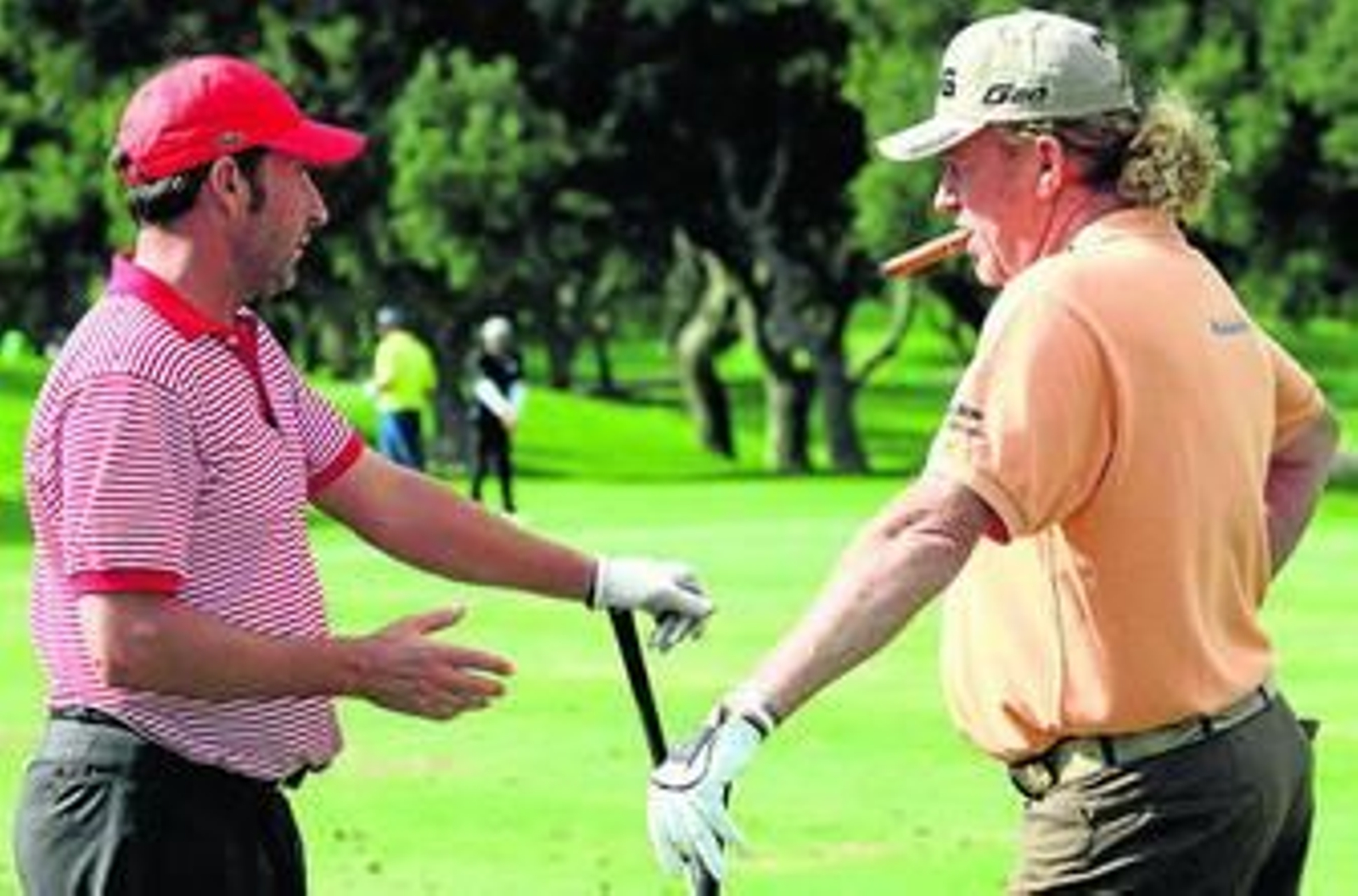 Miguel Ángel Jiménez (derecha) bromea con José María Olazábal (izquierda).