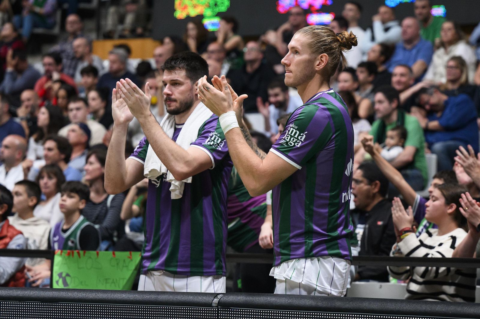 Barreiro y Osetkowski aplauden.