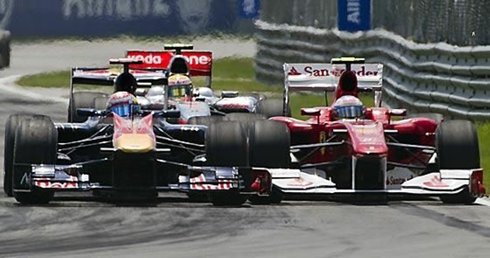 Mark Webber (Red Bull), Fernando Alonso (Ferrari) y Lewis Hamilton (McLaren).

Foto: Afp Photo / Reuters / Efe