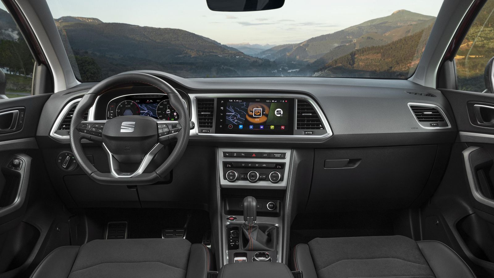 Este FR Special Edition se suma a los acabados Reference, Style y X-Perience. Incluye todo el equipamiento posible en el Ateca exceptuando algunas opciones individuales.