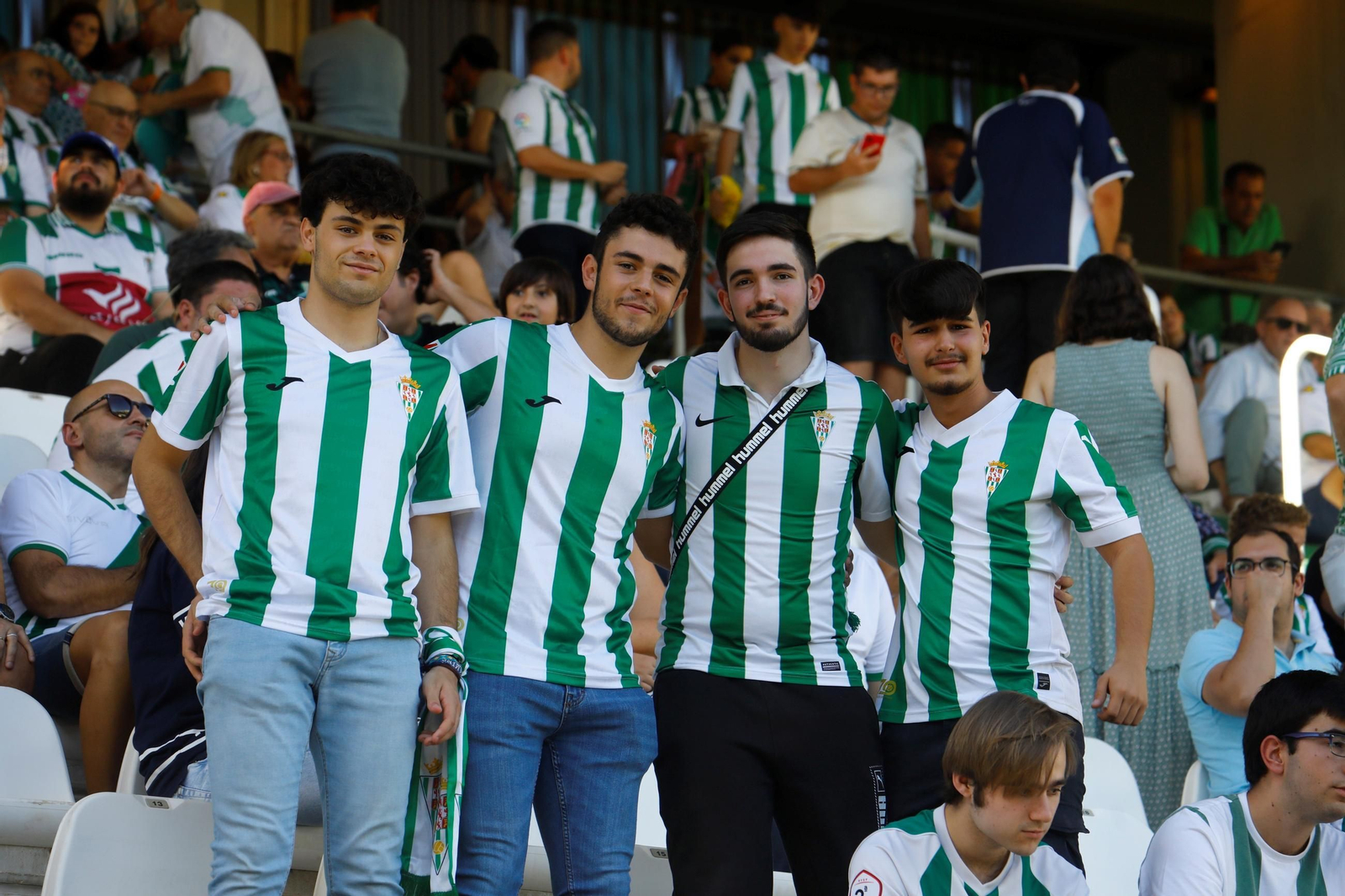 Las mejores fotos del ambiente en El Arcángel para el Córdoba CF - Racing de Ferrol