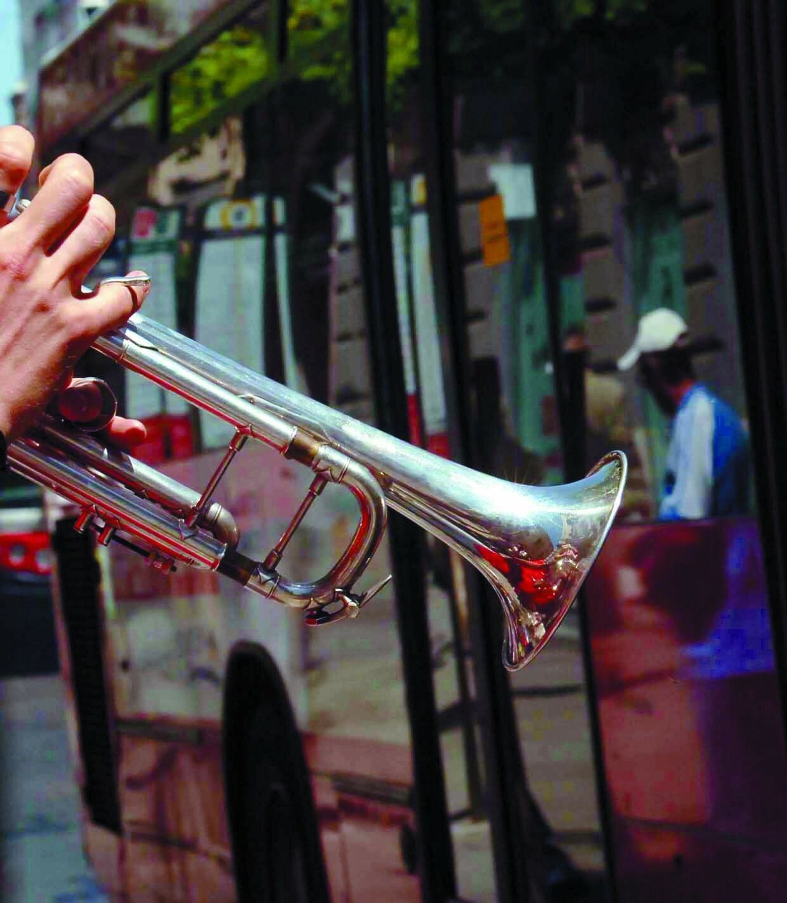 Ambulantes se sube al autobús.