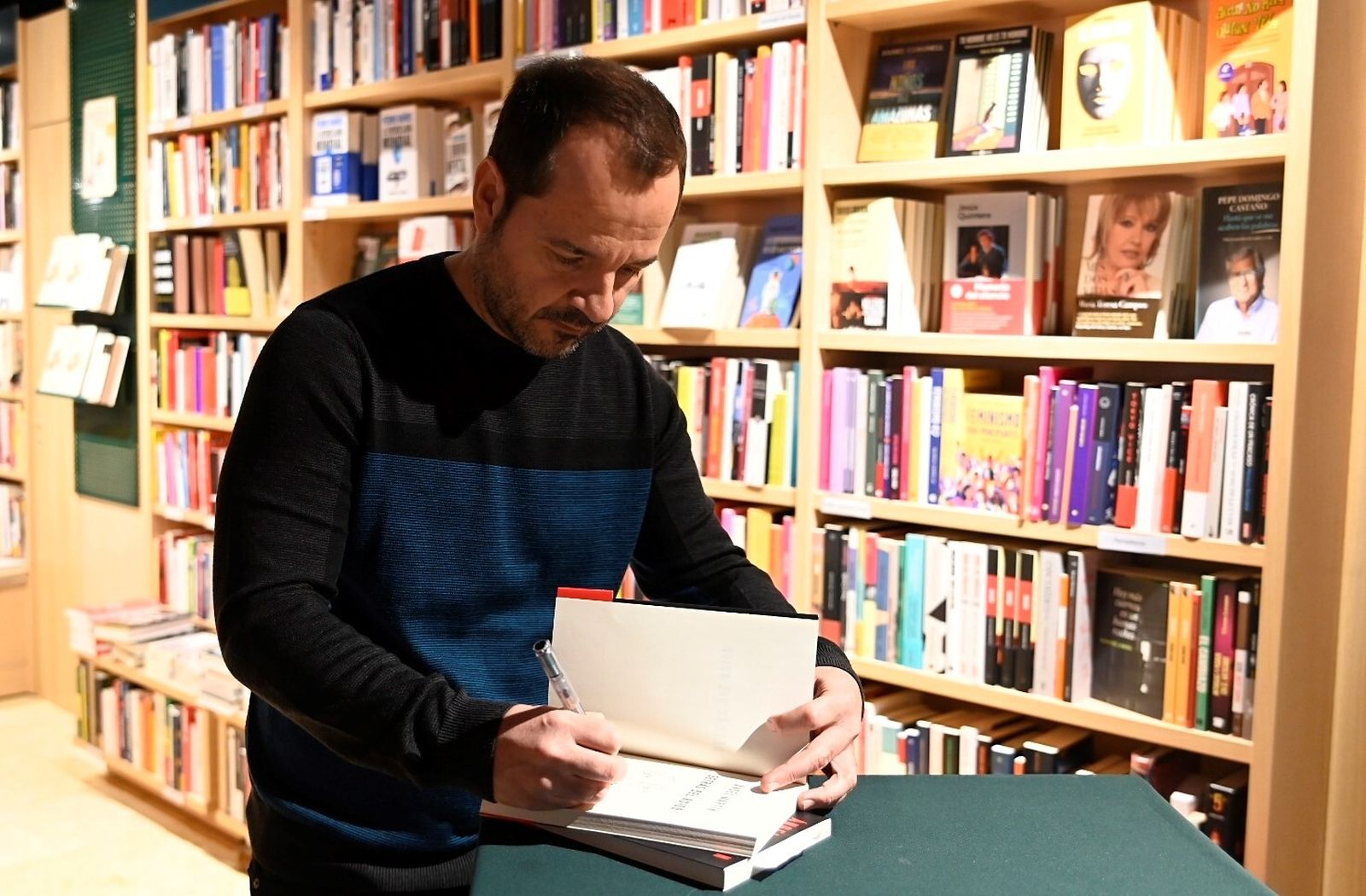 La firma de libros de Ángel Martín en Córdoba, en imágenes