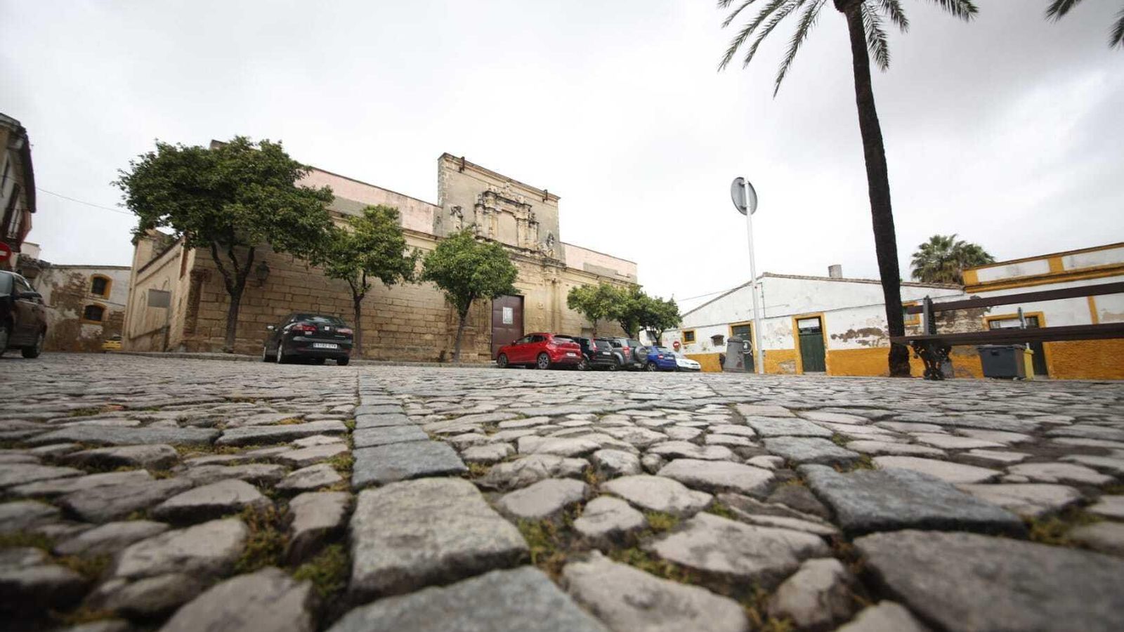 La plaza del Mercado, con el Palacio de Riquelme al fondo. La plaza del Mercado, con el Palacio de Riquelme al fondo.