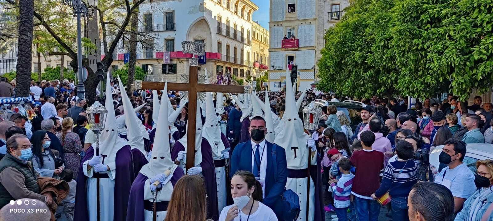La Hermandad de La Entrega en su primera salida a Jerez